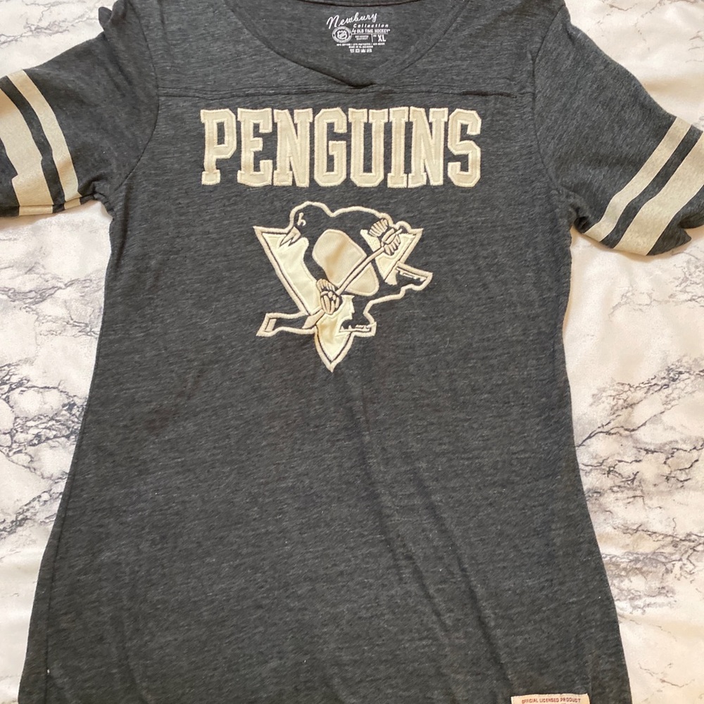 Penguins hockey short sleeved tee